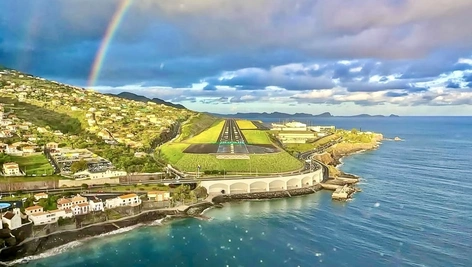 Live Cam: Airport Spotting - MWS Channel | Aviation Action thumbnail webcam thumbnail - preview of live camera in Santa Cruz, Madeira