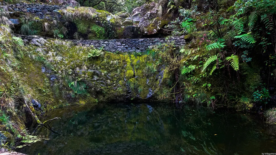 PR10 Levada do Furado, Madeira. Photo: VillageHero, CC BY-SA 2.0, via Wikimedia Commons.