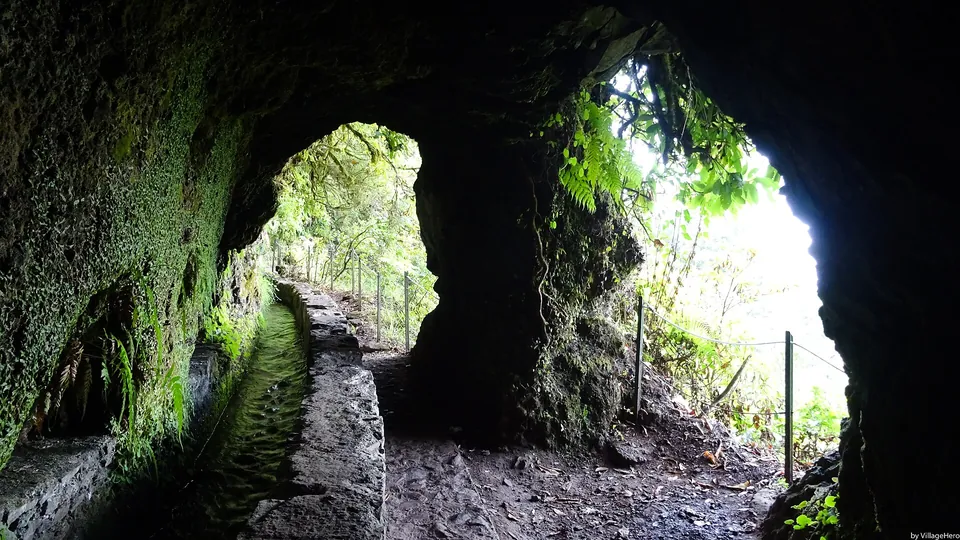 PR9 Levada do Caldeirão Verde, Madeira. Photo: VillageHero, CC BY-SA 2.0, via Wikimedia Commons.
